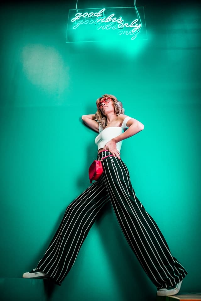Calça wideleg preta e branca
