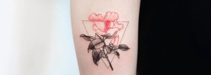imagem de tatuagem feminina fe uma flor