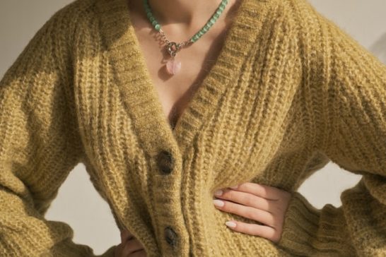 Cardigan mostarda para o inverno com colar